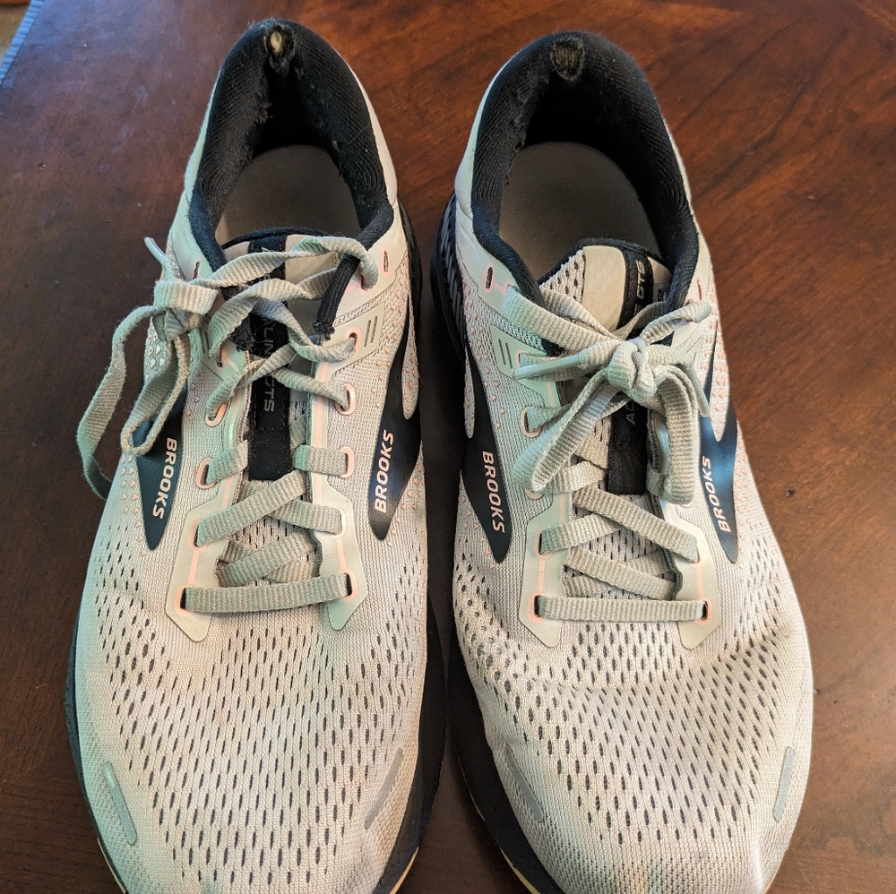 Brooks Sneakers View 3
